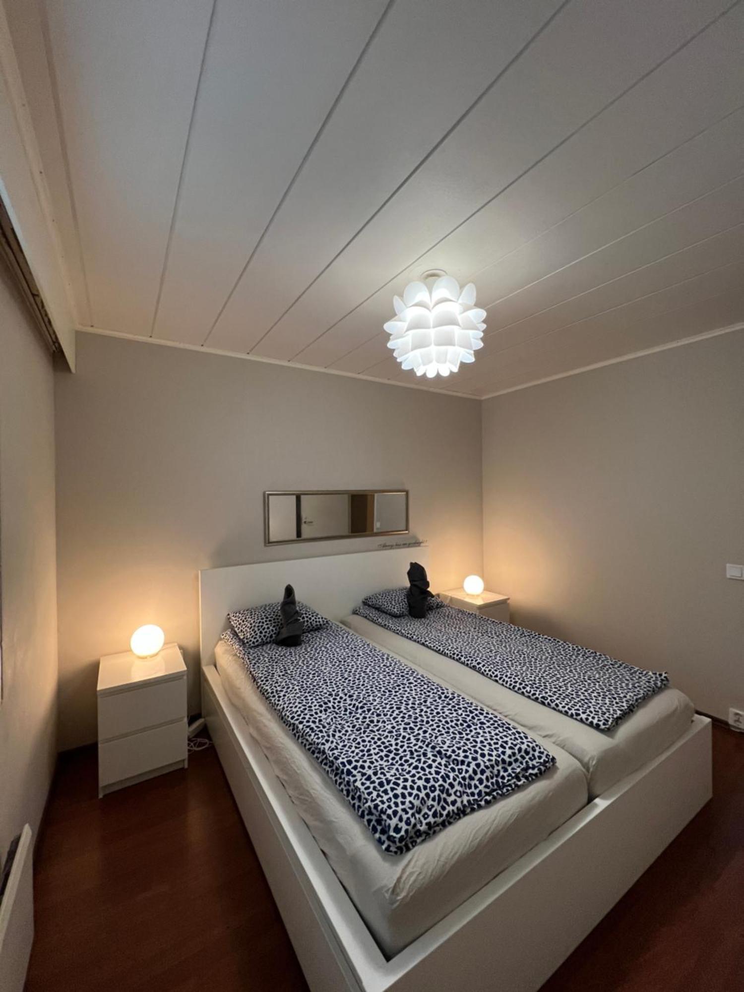 3 Bedrooms House With Garden Apartment *